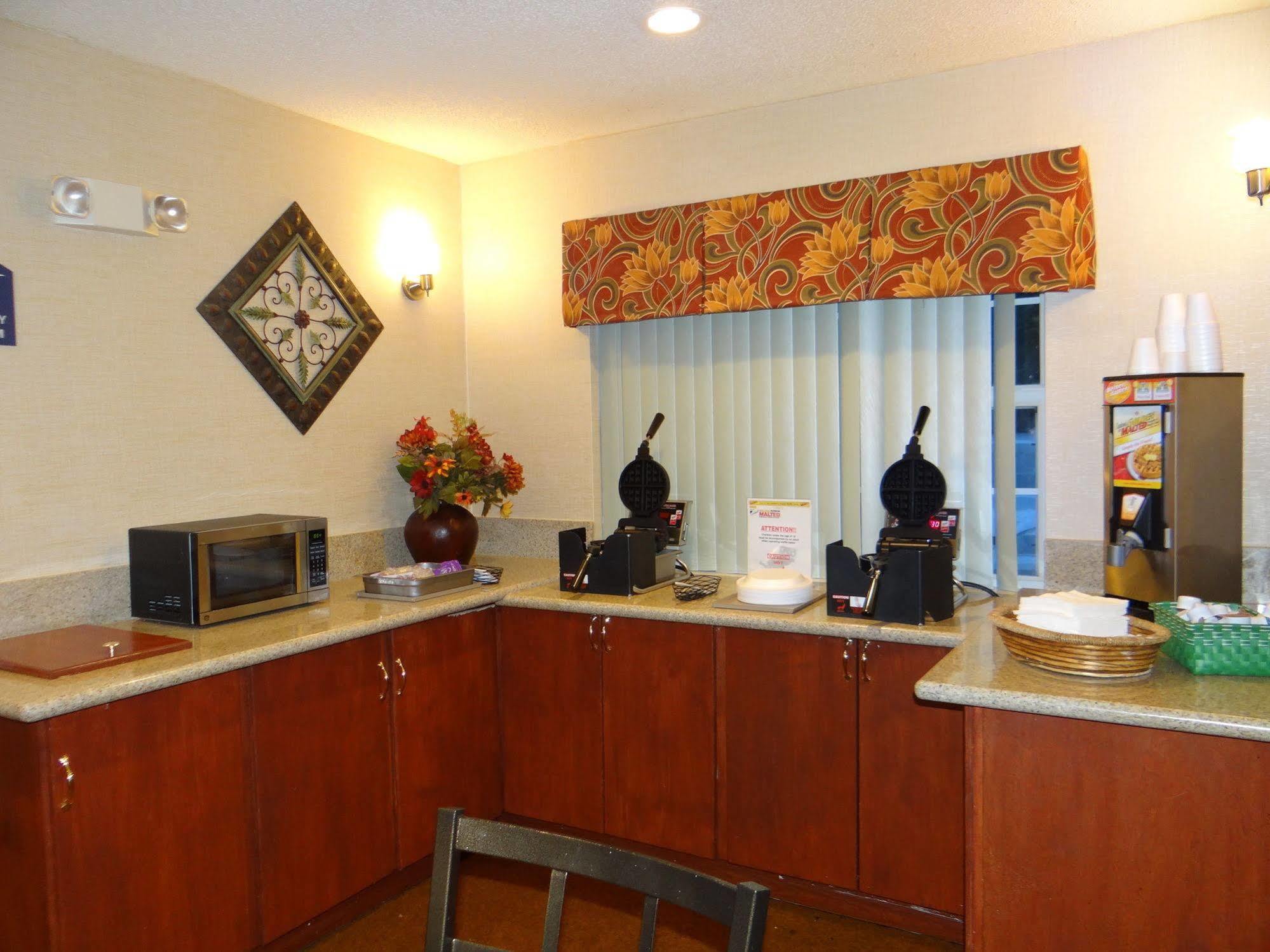 Microtel Inn And Suites - Salisbury Extérieur photo